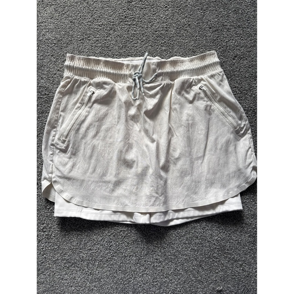 Athleta Trekkie North Skort Size 6 Magnolia White Workout Hiking Sport Tie waist